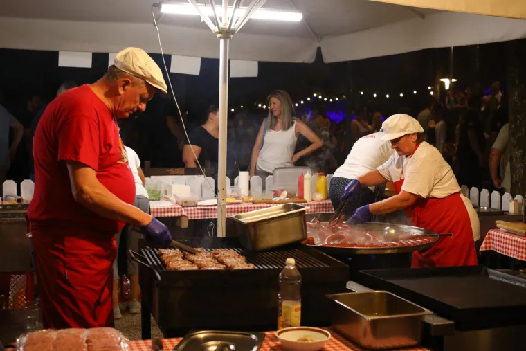 Djevojke s pivom i velikim perecom ukrale pažnju, ali najvi&scaron;e odu&scaron;evila &scaron;efica poznate pivovare