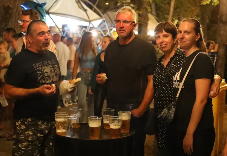 Djevojke s pivom i velikim perecom ukrale pažnju, ali najvi&scaron;e odu&scaron;evila &scaron;efica poznate pivovare