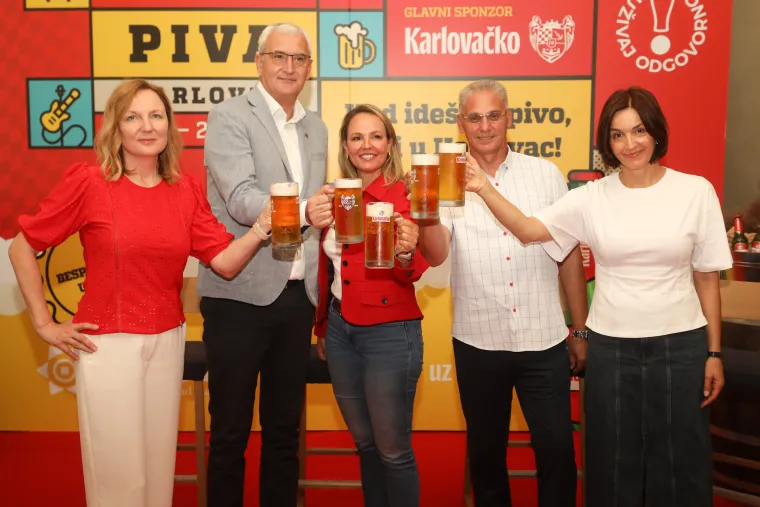 Djevojke s pivom i velikim perecom ukrale pažnju, ali najviše oduševila šefica poznate pivovare