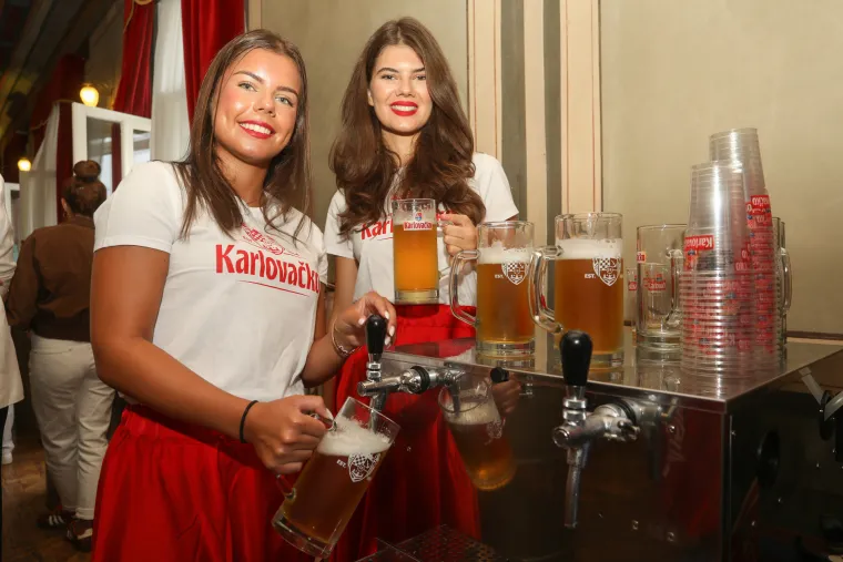 Djevojke s pivom i velikim perecom ukrale pažnju, ali najviše oduševila šefica poznate pivovare