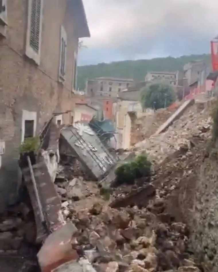 Poplave u susjedstvu: Ulice se pretvorile u rijeke, bujice već odnijele jedan život