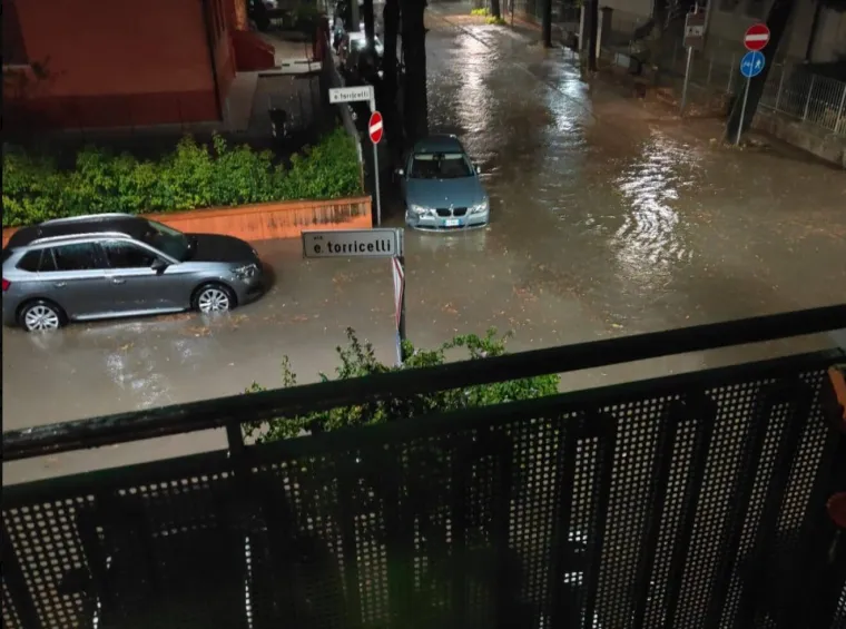 Poplave u susjedstvu: Ulice se pretvorile u rijeke, bujice već odnijele jedan život