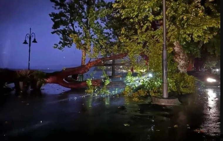 Poplave u susjedstvu: Ulice se pretvorile u rijeke, bujice već odnijele jedan život