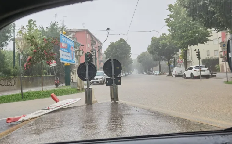 Poplave u susjedstvu: Ulice se pretvorile u rijeke, bujice već odnijele jedan život