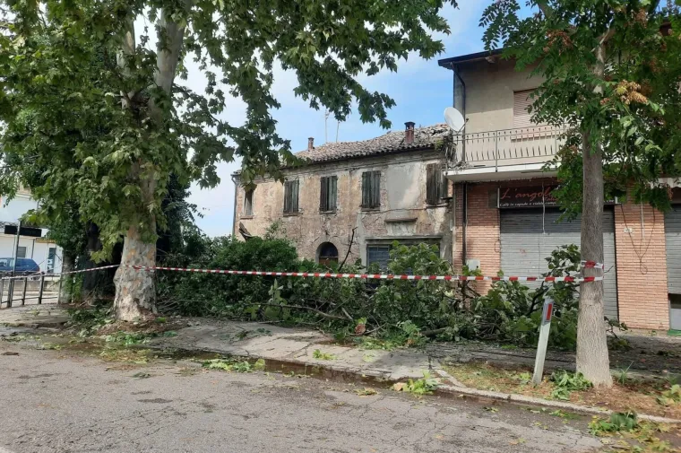 Poplave u susjedstvu: Ulice se pretvorile u rijeke, bujice već odnijele jedan život