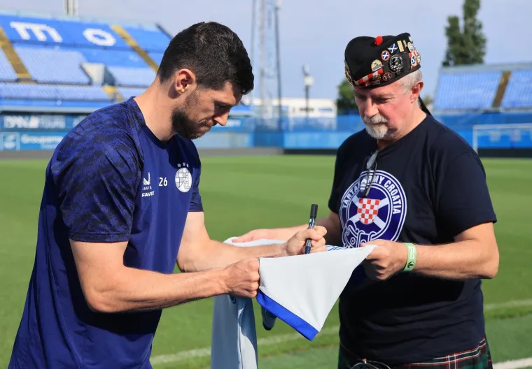 Kakva ludnica na Maksimiru: Za Dinamovog Škota zasvirale gajde pa stigla i rakija