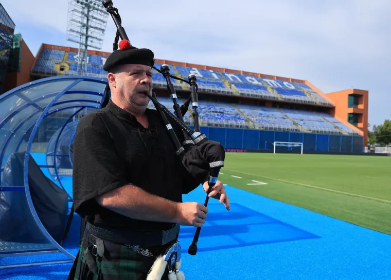 Kakva ludnica na Maksimiru: Za Dinamovog Škota zasvirale gajde pa stigla i rakija