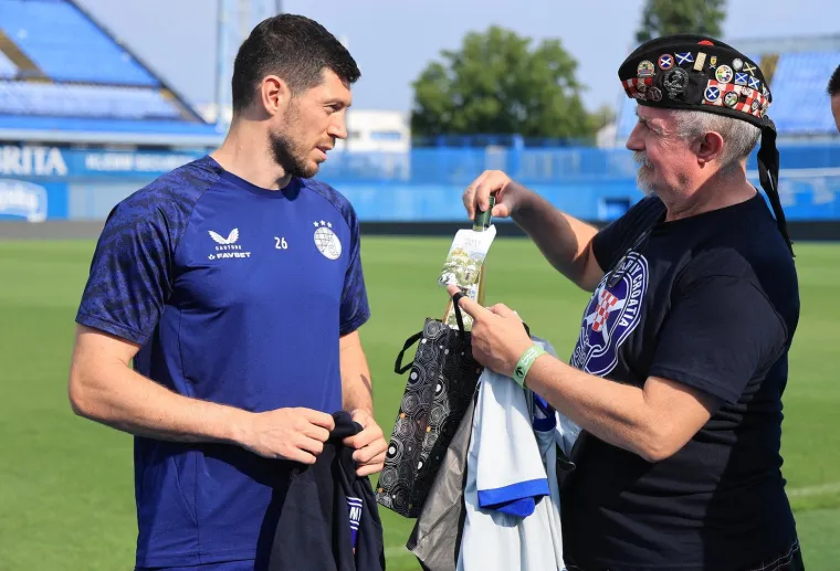 Kakva ludnica na Maksimiru: Za Dinamovog Škota zasvirale gajde pa stigla i rakija