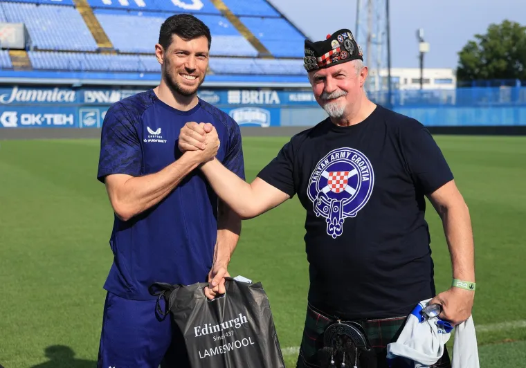 Kakva ludnica na Maksimiru: Za Dinamovog &Scaron;kota zasvirale gajde pa stigla i rakija