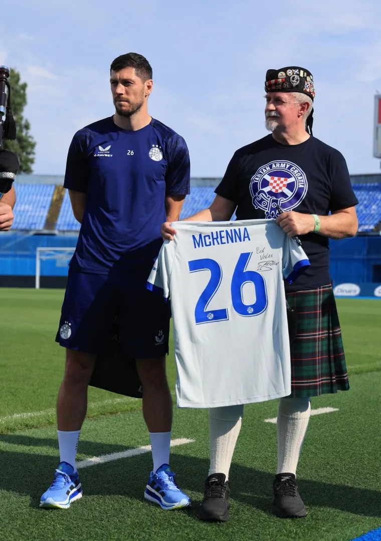 Kakva ludnica na Maksimiru: Za Dinamovog &Scaron;kota zasvirale gajde pa stigla i rakija