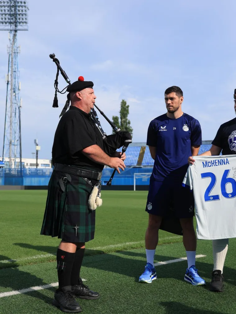 Kakva ludnica na Maksimiru: Za Dinamovog &Scaron;kota zasvirale gajde pa stigla i rakija