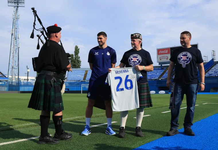 Kakva ludnica na Maksimiru: Za Dinamovog &Scaron;kota zasvirale gajde pa stigla i rakija