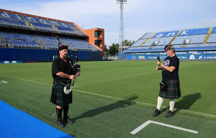 Kakva ludnica na Maksimiru: Za Dinamovog &Scaron;kota zasvirale gajde pa stigla i rakija
