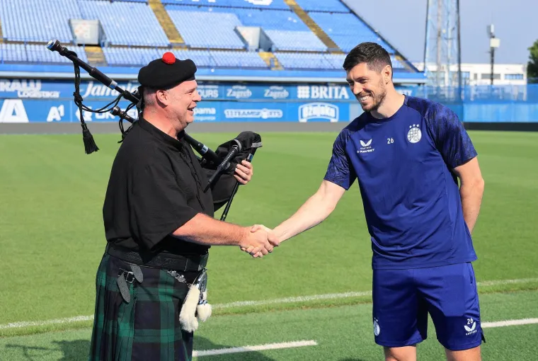 Kakva ludnica na Maksimiru: Za Dinamovog &Scaron;kota zasvirale gajde pa stigla i rakija