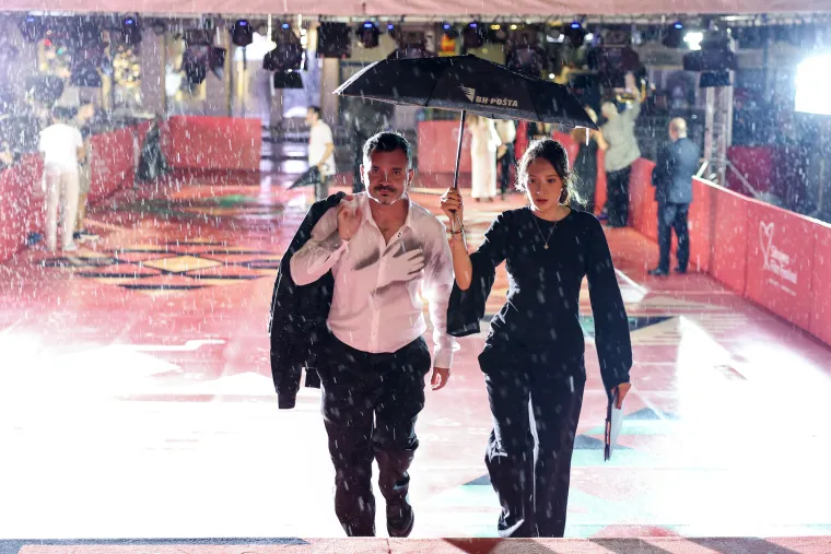 Glumica o kojoj je brujila regija na crvenom tepihu pokazala da glamur ne zna za ki&scaron;u