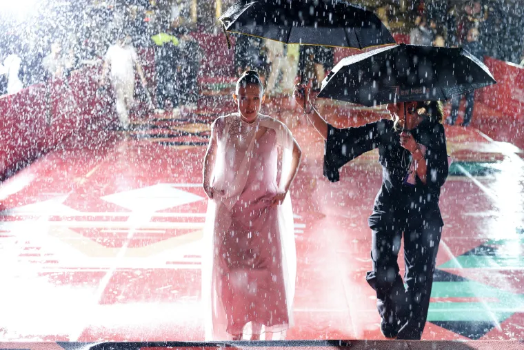 Glumica o kojoj je brujila regija na crvenom tepihu pokazala da glamur ne zna za ki&scaron;u