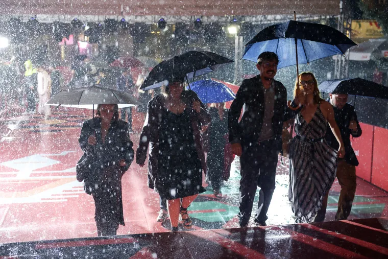 Glumica o kojoj je brujila regija na crvenom tepihu pokazala da glamur ne zna za ki&scaron;u