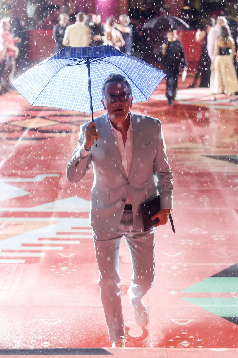 Glumica o kojoj je brujila regija na crvenom tepihu pokazala da glamur ne zna za ki&scaron;u