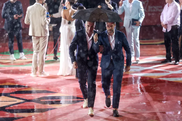 Glumica o kojoj je brujila regija na crvenom tepihu pokazala da glamur ne zna za ki&scaron;u