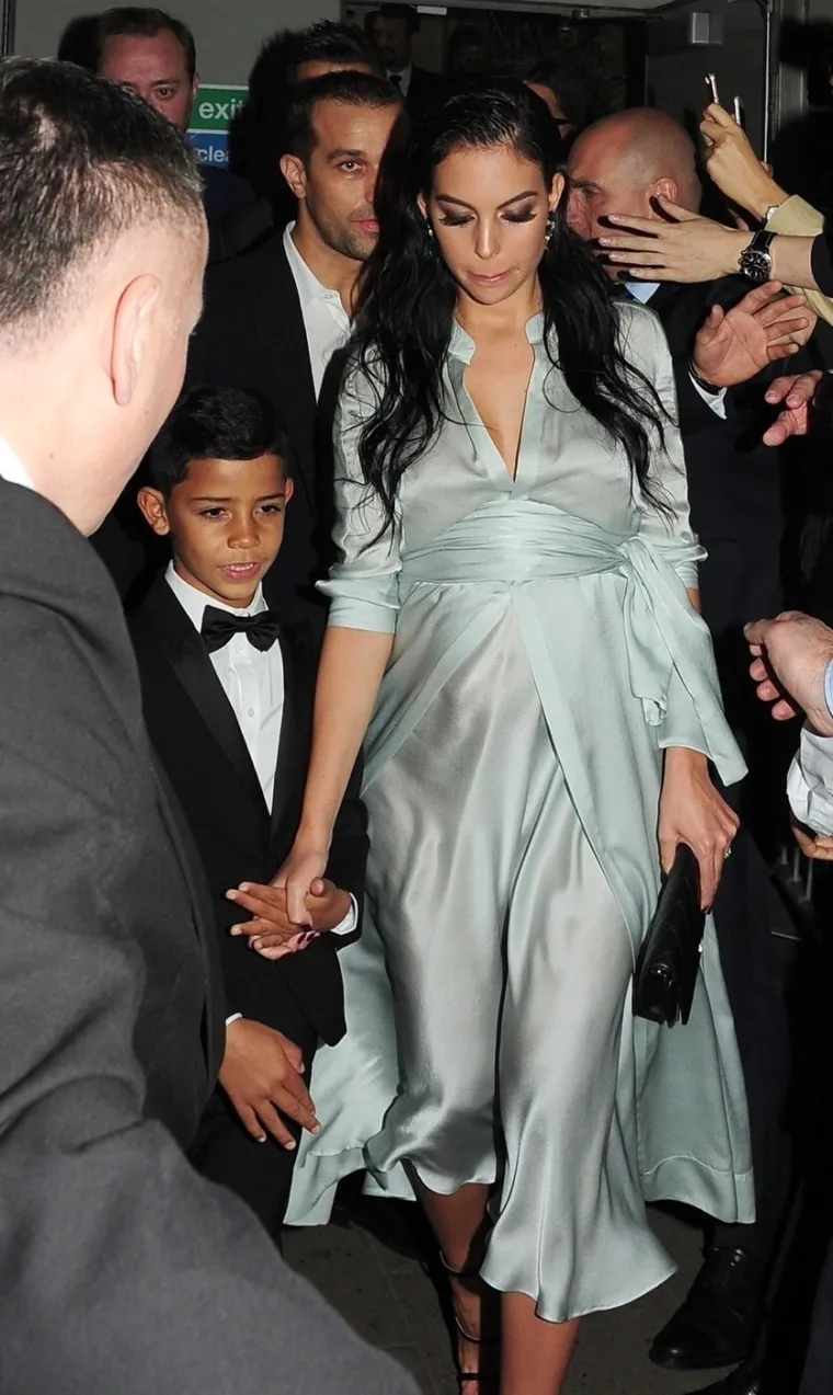 Od prodavačice iz siroma&scaron;ne obitelji do najpoznatije WAGsice: Kako je Georgina prije izgledala?