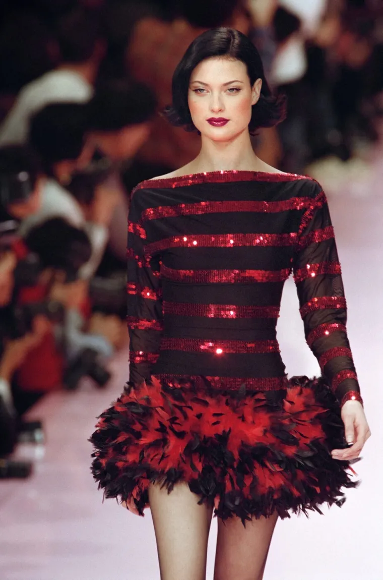 Bila je jedan od najvećih supermodela 90-ih, bolovala od neobične bolesti pa se 2018. vratila pistama