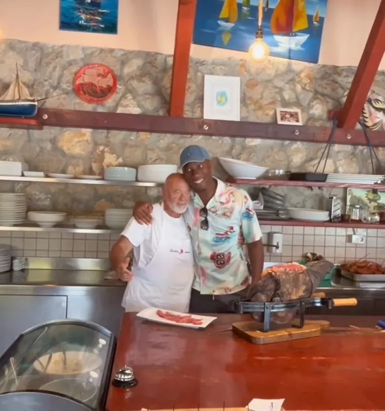 Morate vidjeti kako legendarni Drogba na Pelje&scaron;cu reže pr&scaron;ut zatvorenih očiju: 'To ti je kao sviranje violine'