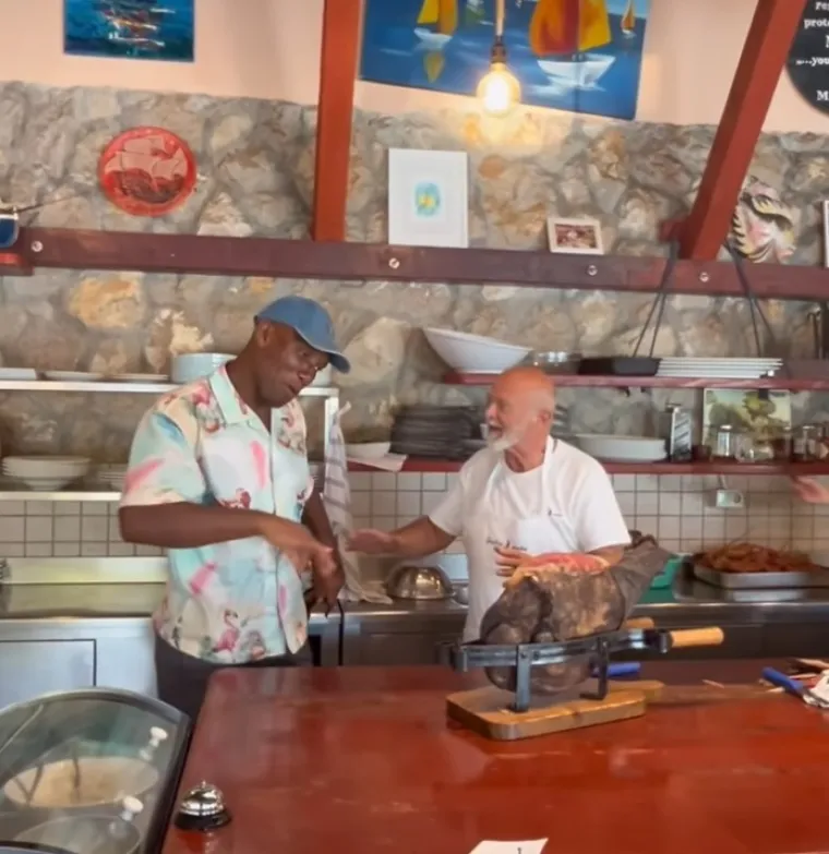 Morate vidjeti kako legendarni Drogba na Pelješcu reže pršut zatvorenih očiju: 'To ti je kao sviranje violine'