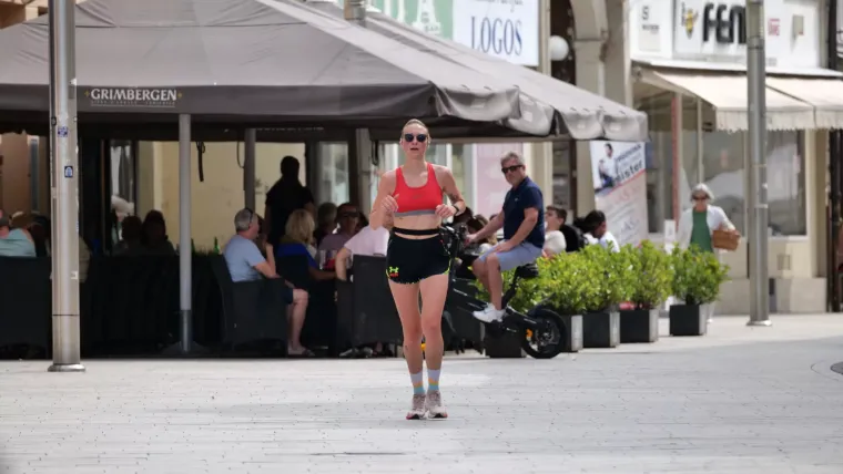 Dok su neki lagano šetali, ona je trčala: Malo tko nije primijetio atraktivnu sportašicu
