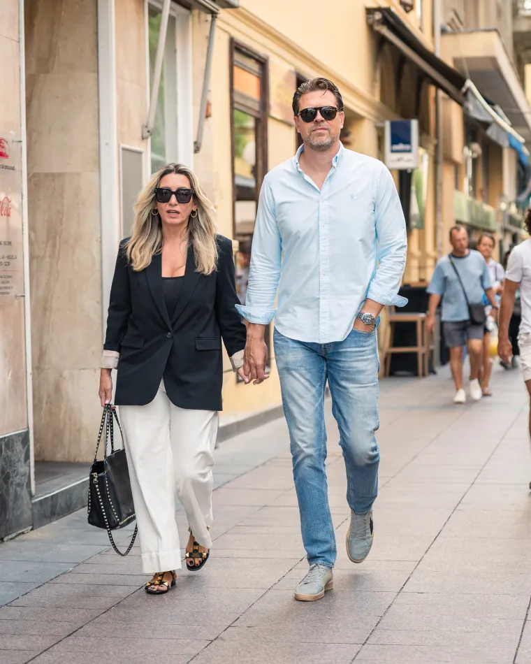 Djevojka u ljetnoj suknjici pokazala duge noge: Samouvjereno prošetala špicom