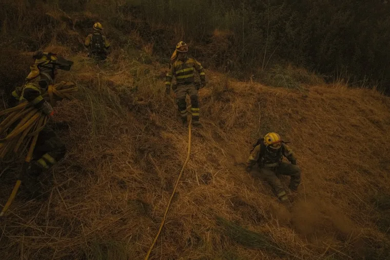 Toplinski val opustošio Europu: Izmučeni vatrogasci se već mjesec dana bore sa šumskim požarima
