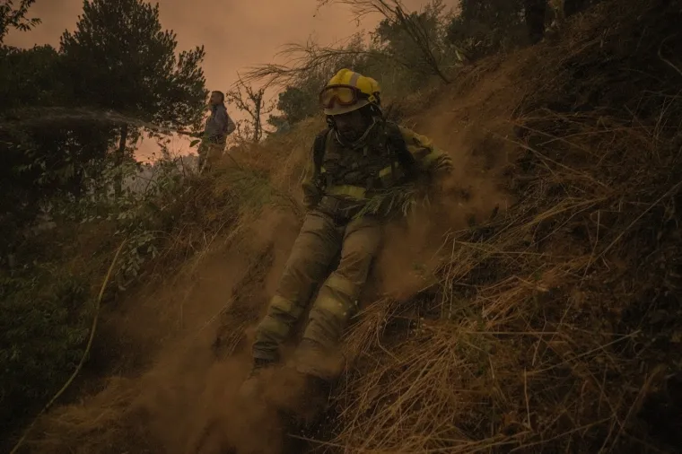 Toplinski val opustošio Europu: Izmučeni vatrogasci se već mjesec dana bore sa šumskim požarima