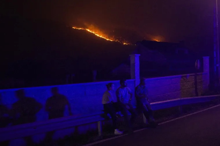 Toplinski val opustošio Europu: Izmučeni vatrogasci se već mjesec dana bore sa šumskim požarima