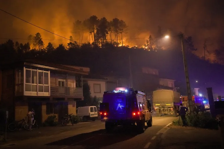 Toplinski val opustošio Europu: Izmučeni vatrogasci se već mjesec dana bore sa šumskim požarima