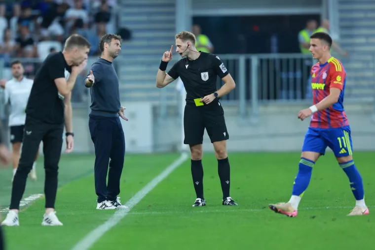 Suluda energija na Opus Areni: Pogledajte borbu protiv žohara i paljenje mreže na golu