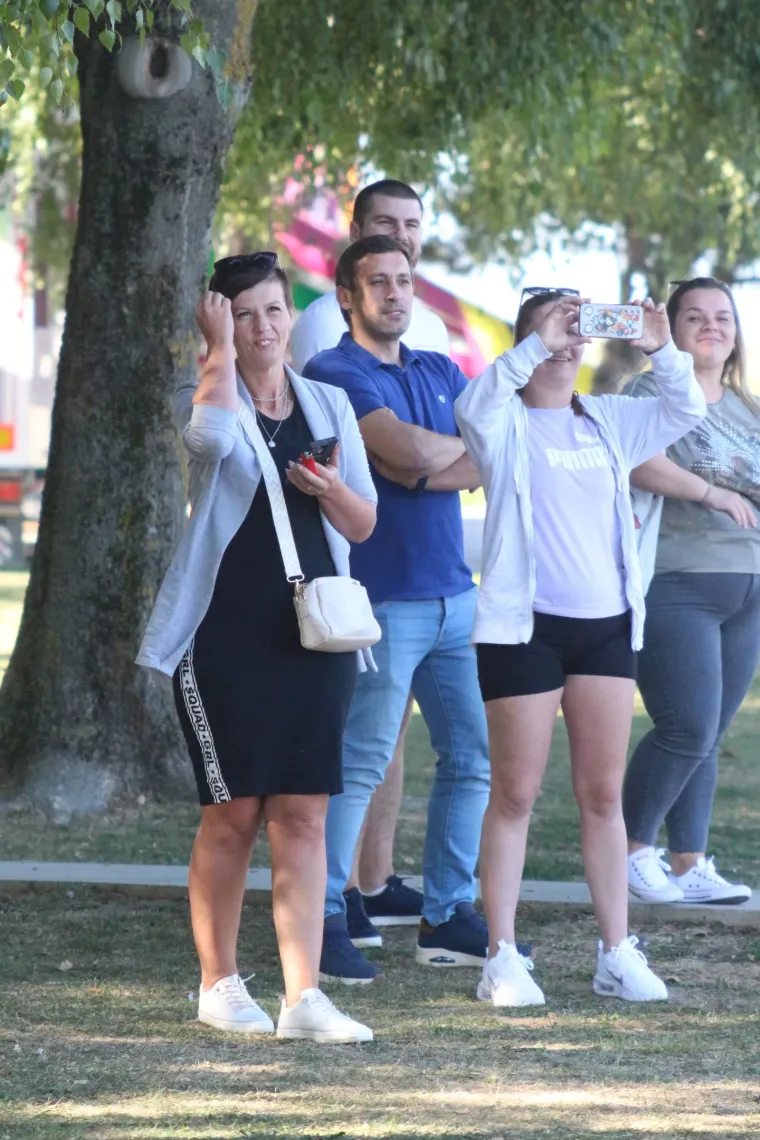 Cura se spu&scaron;tala zip lineom, a haljina joj lepr&scaron;ala na vjetru: Evo kako je bilo u Međimurju