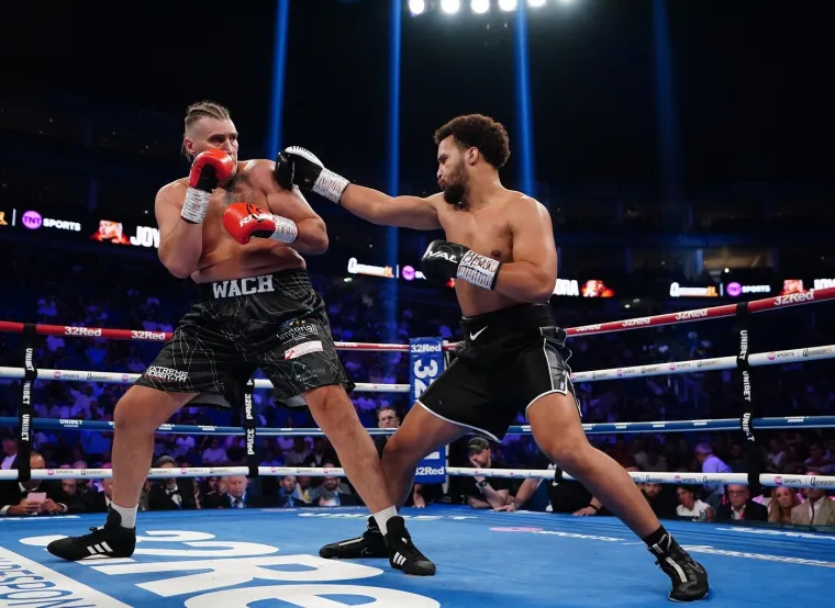 Čitav svijet priča o opakom 20-godišnjaku kojeg se svi boje! On je strah i trepet svima