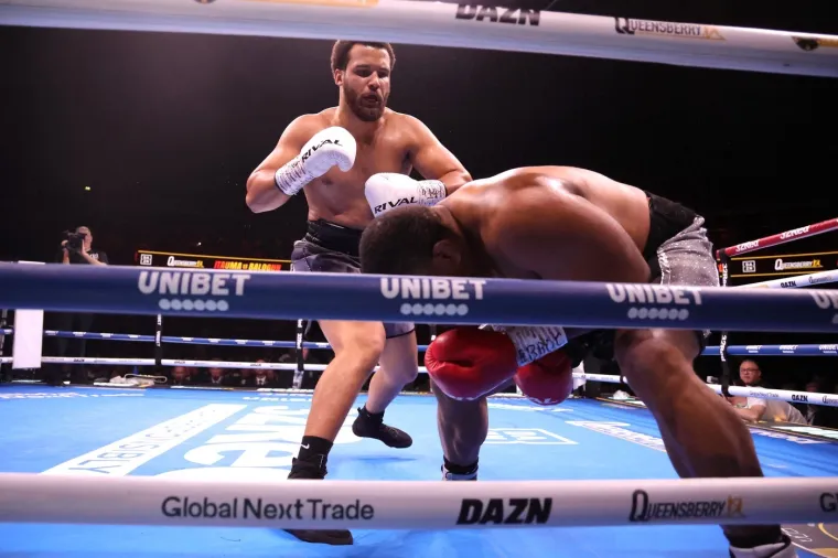 Čitav svijet priča o opakom 20-godišnjaku kojeg se svi boje! On je strah i trepet svima