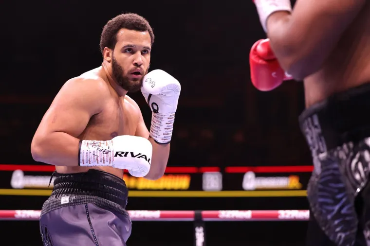 Čitav svijet priča o opakom 20-godišnjaku kojeg se svi boje! On je strah i trepet svima