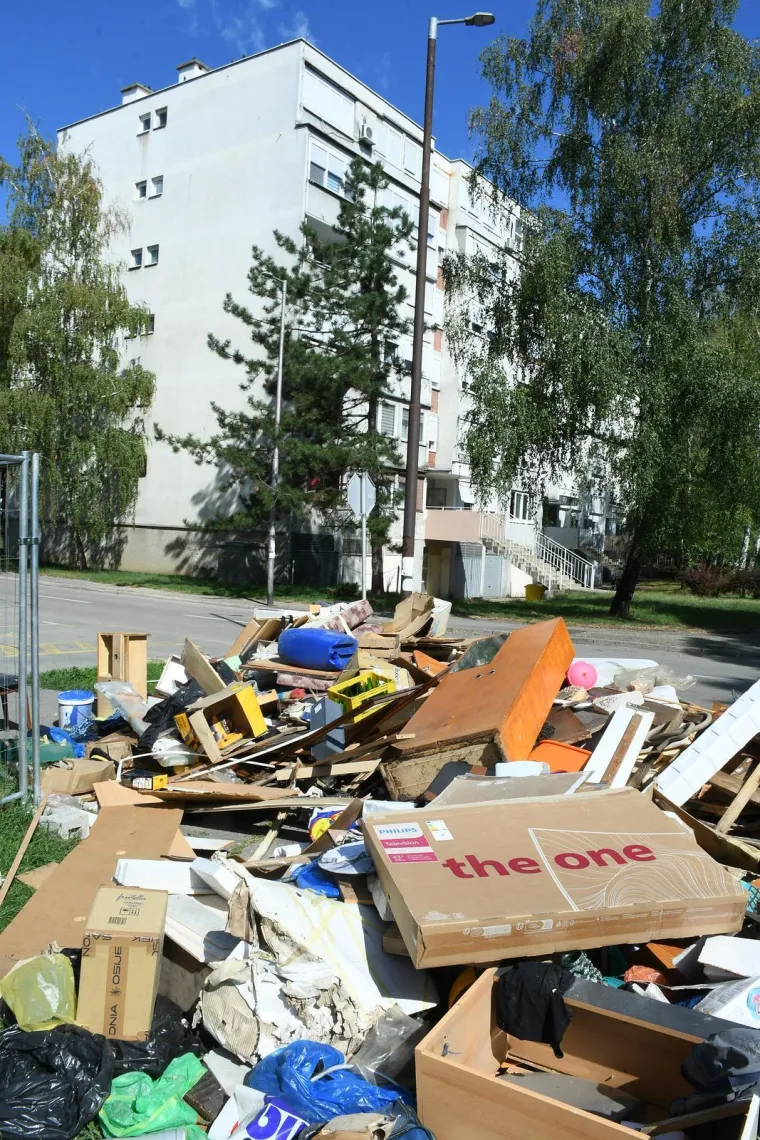 Ružni prizori, ovaj hrvatski grad je zatrpan otpadom: 'Nažalost, kvar jo&scaron; nije otklonjen'