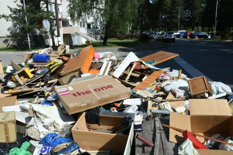 Ružni prizori, ovaj hrvatski grad je zatrpan otpadom: 'Nažalost, kvar jo&scaron; nije otklonjen'