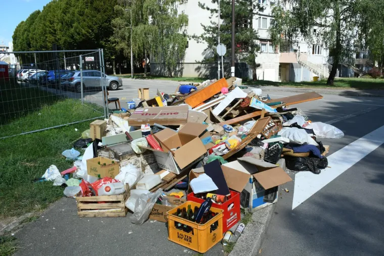 Ružni prizori, ovaj hrvatski grad je zatrpan otpadom: 'Nažalost, kvar jo&scaron; nije otklonjen'