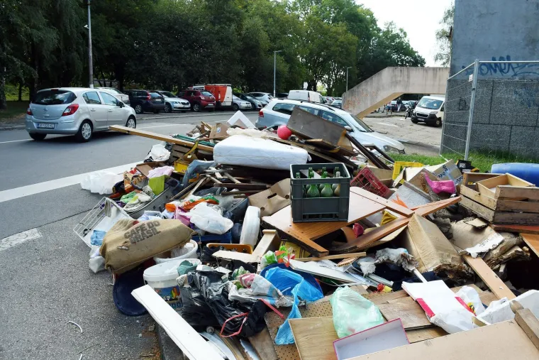 Ružni prizori, ovaj hrvatski grad je zatrpan otpadom: 'Nažalost, kvar jo&scaron; nije otklonjen'