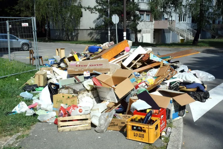 Ružni prizori, ovaj hrvatski grad je zatrpan otpadom: 'Nažalost, kvar jo&scaron; nije otklonjen'