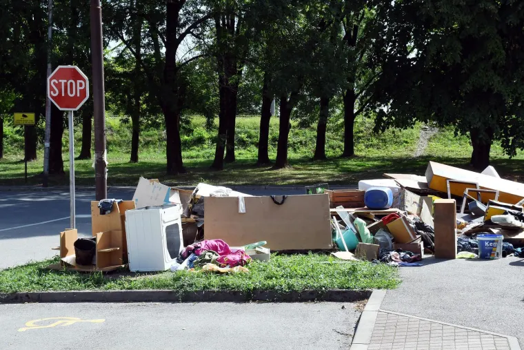 Ružni prizori, ovaj hrvatski grad je zatrpan otpadom: 'Nažalost, kvar jo&scaron; nije otklonjen'