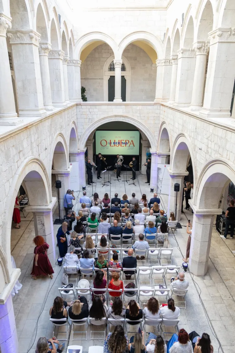 Osmijeh nije skidala s lica: Helena Minić Matanić stala je pred kamere, a ovo je razlog