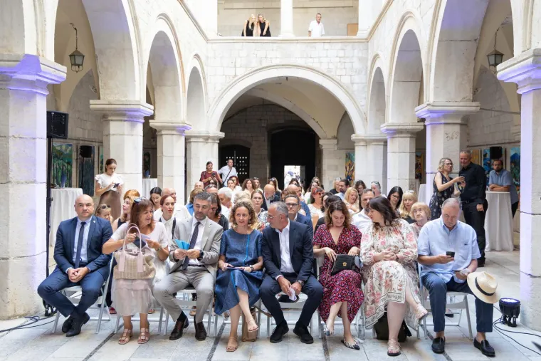 Osmijeh nije skidala s lica: Helena Minić Matanić stala je pred kamere, a ovo je razlog