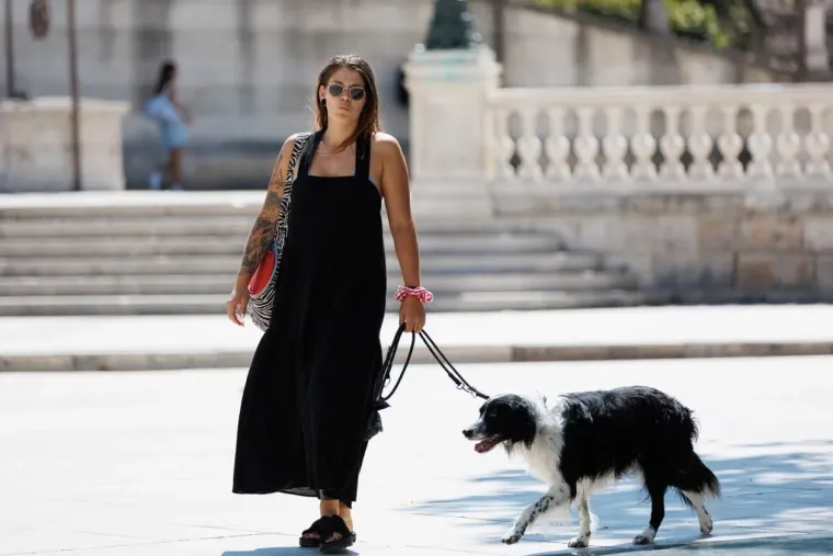 Odjenula ljetnu haljinu i podigla temperaturu u Zadru: Zanosna brineta istaknula obline