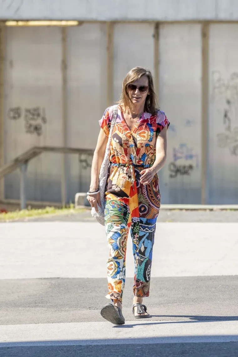 U kratkom topiću i s pirsanim pupkom: Karlovčanka vatrene narančaste kose glavna atrakcija &scaron;etnice