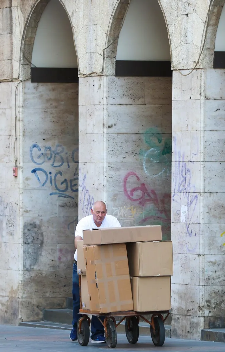 &Scaron;etnja koja nije pro&scaron;la nezapaženo: Par u bijeloj kombinaciji plijenio poglede Zagrepčana