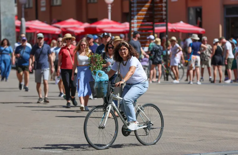 &Scaron;etnja koja nije pro&scaron;la nezapaženo: Par u bijeloj kombinaciji plijenio poglede Zagrepčana